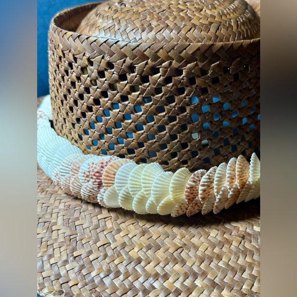 Authentic Shell Lei Pāpale - Picture 3 of 6